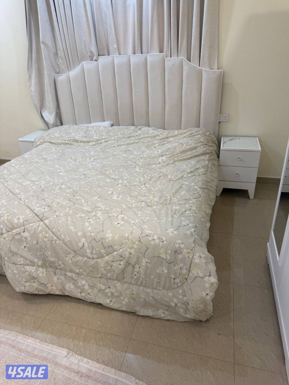 للبيع أغراض متنوعة-طقم كنبات+غرفة نوم كاملة+أكبات تخزين عدد أثنين6