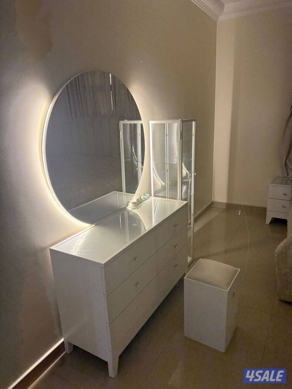 للبيع أغراض متنوعة-طقم كنبات+غرفة نوم كاملة+أكبات تخزين عدد أثنين9