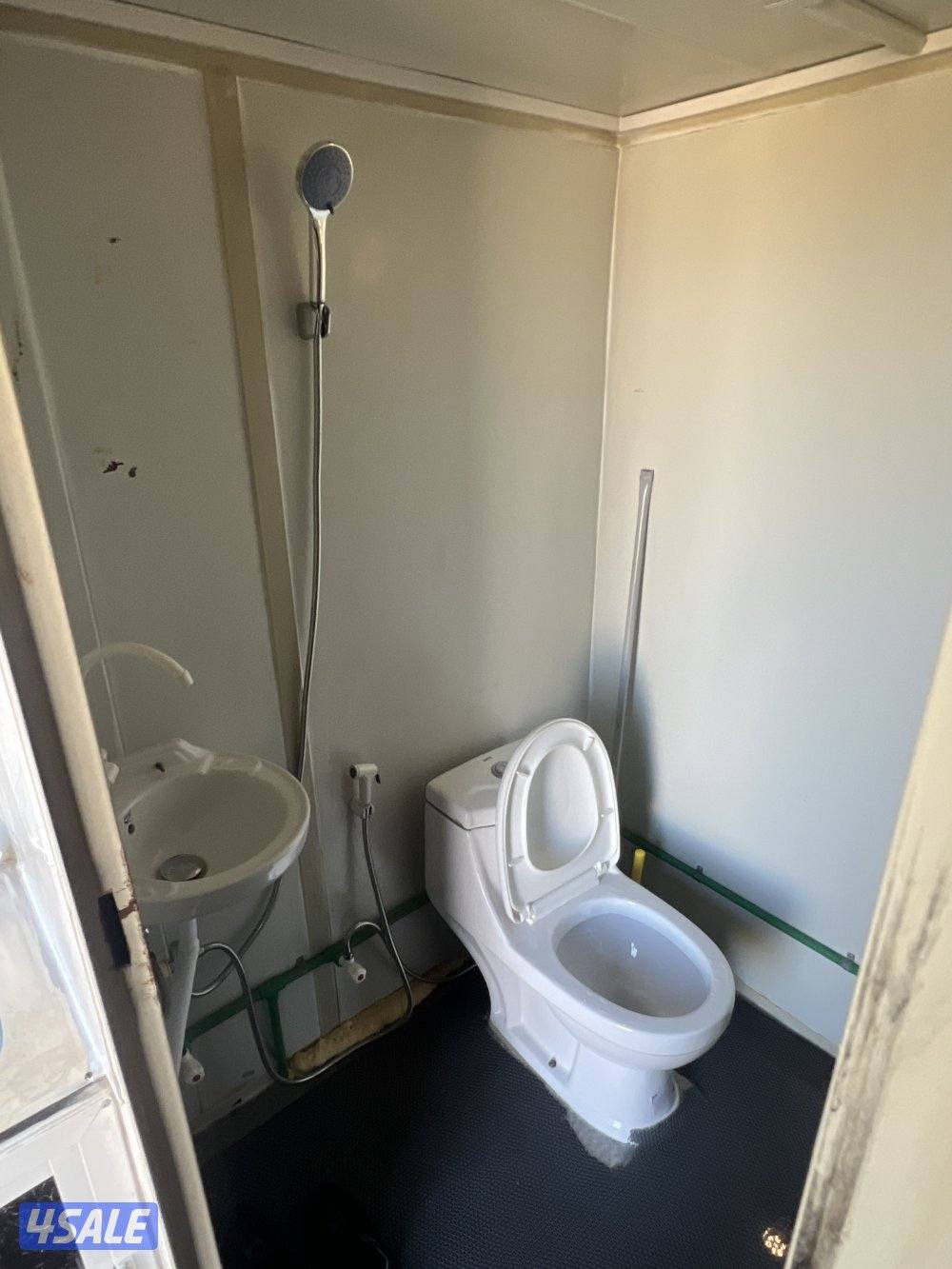 للبيع كرفان ساندويش بانيل صناعة الامارات 20236