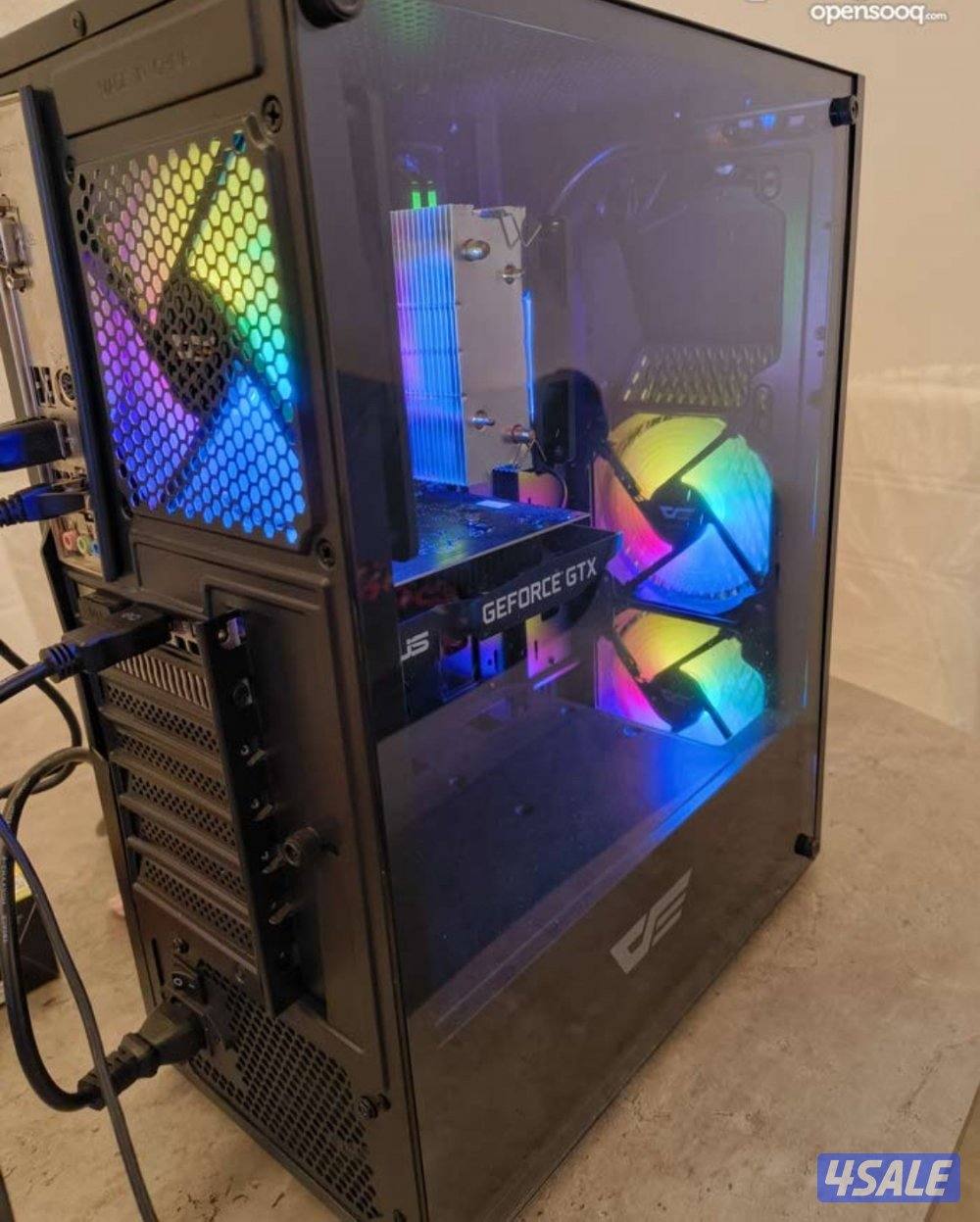 للبيع كمبيوتر نظيف وشغال على الشرط مو ناقصه شي3