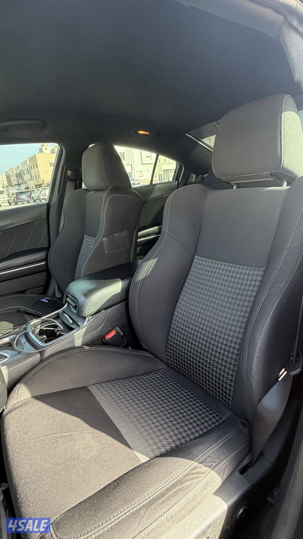 للبيع تشارجر R/T5