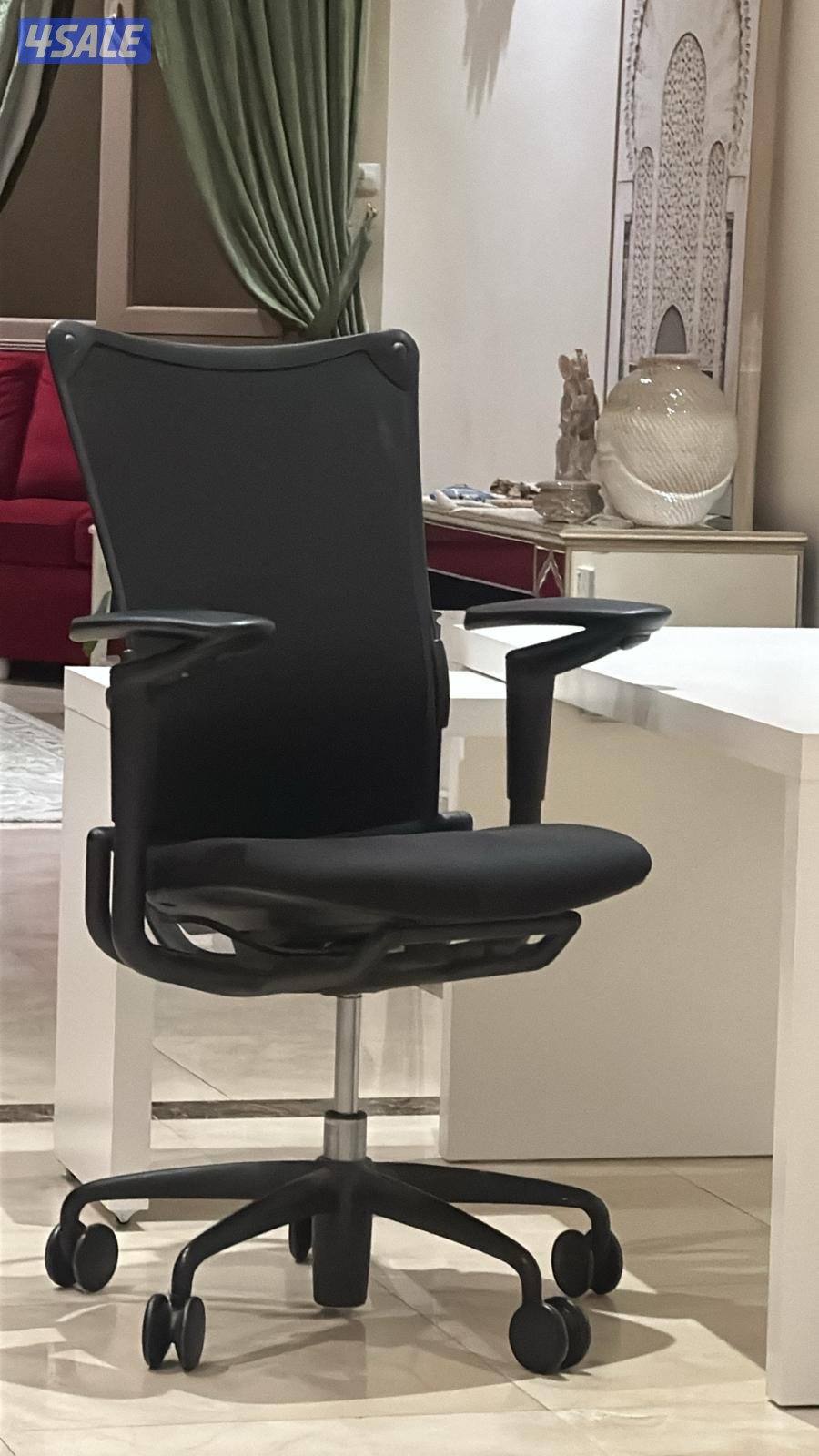 شراء الاثاث المكتبي والكراسي للشركات والمؤسسات0