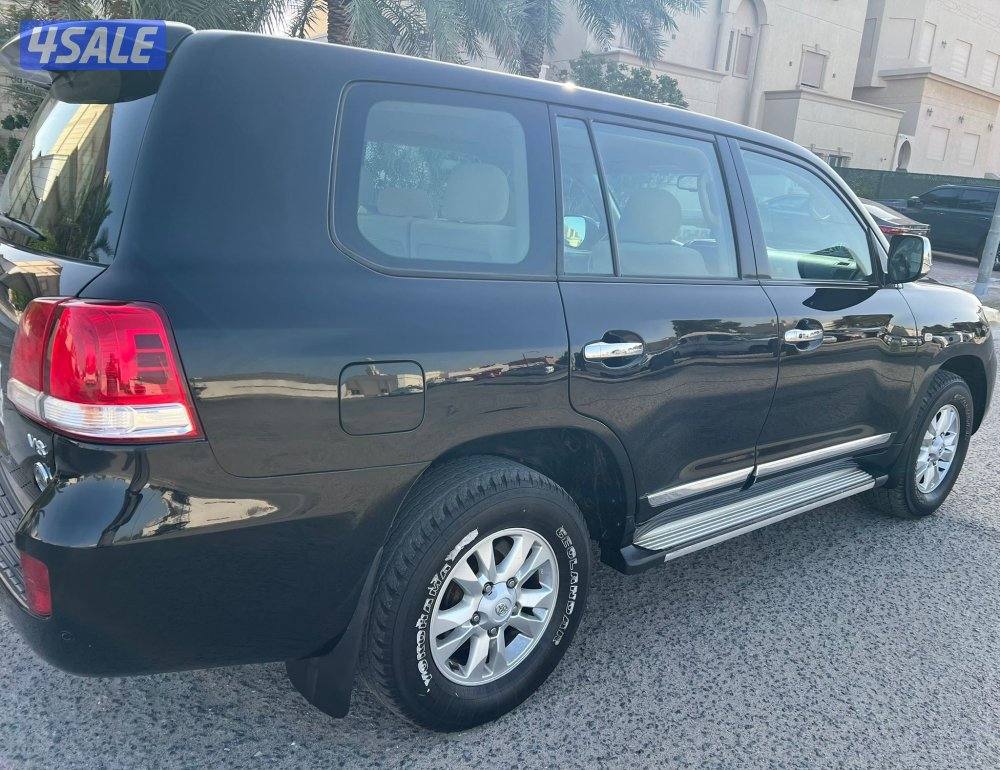 بيعه سريعه جيب تويوتا لاند كروزر موديل 20104