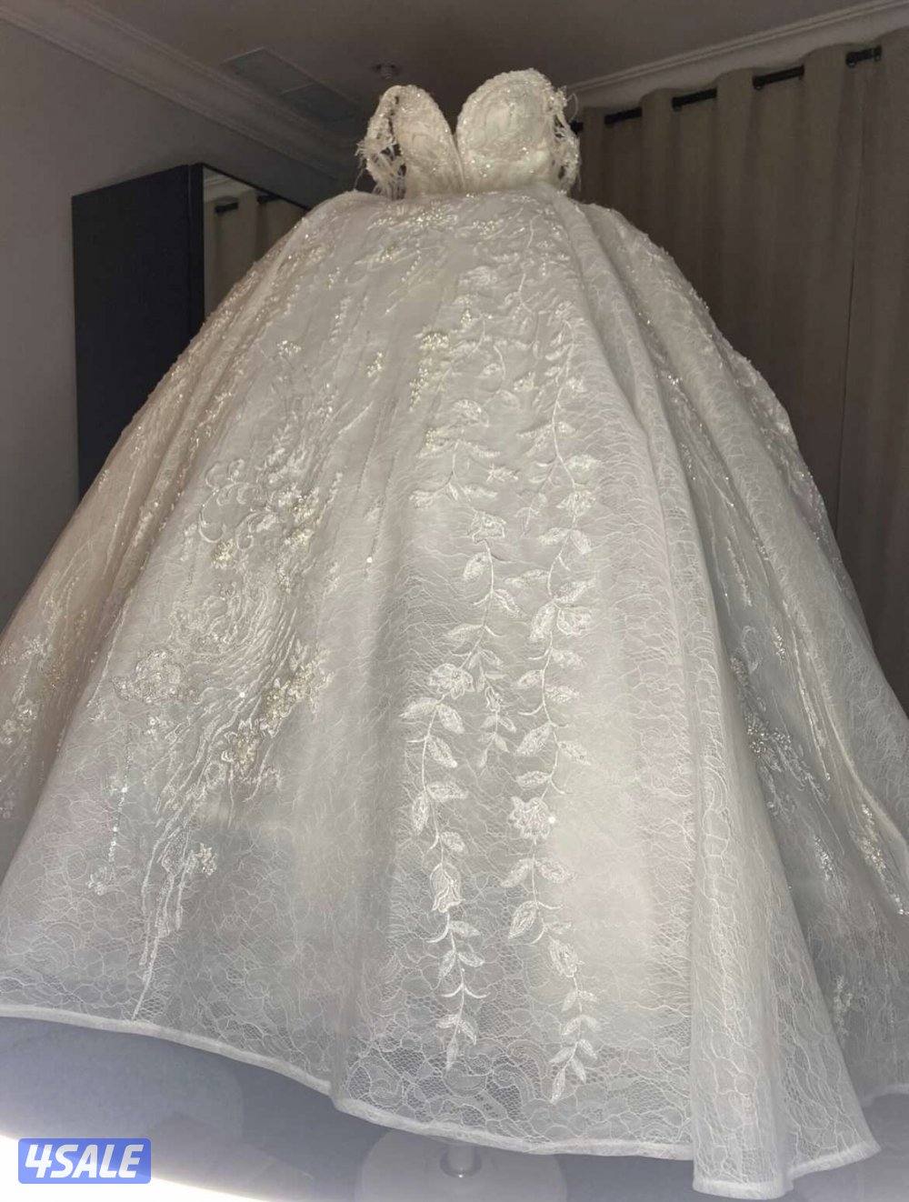 للبيع  نفنوف عرس من محل اورا3