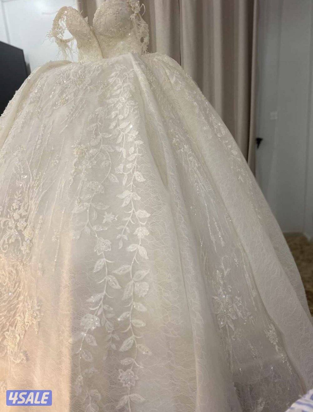 للبيع  نفنوف عرس من محل اورا7