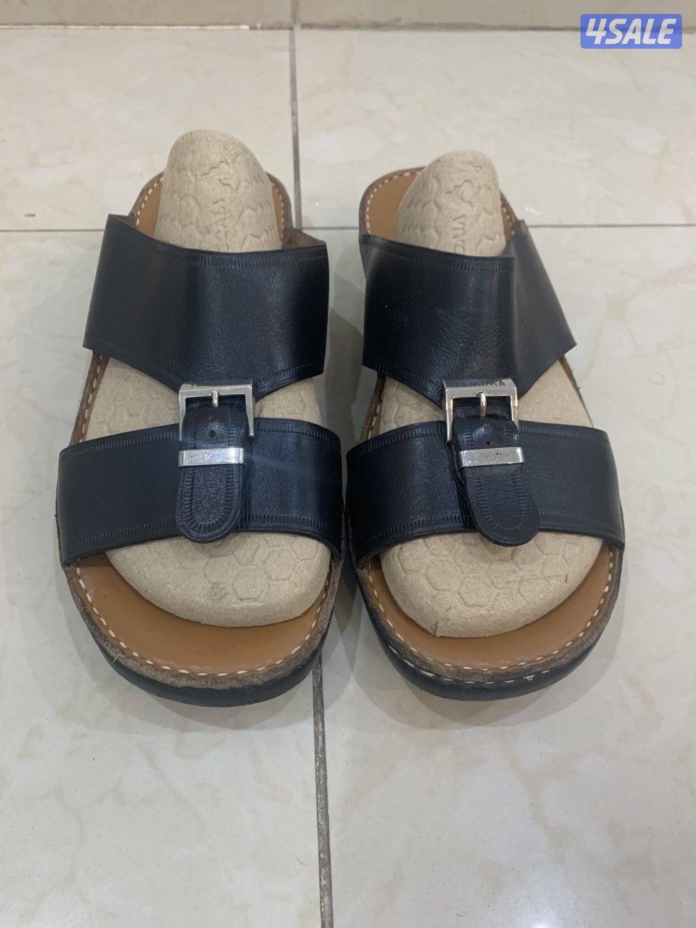 نعال تميمة اصلية مقاس 44 كالجديدة شرط اختامها موجودة المقاس 110