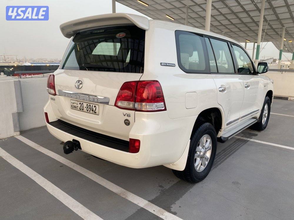 لاندكروزر ٢٠١١3