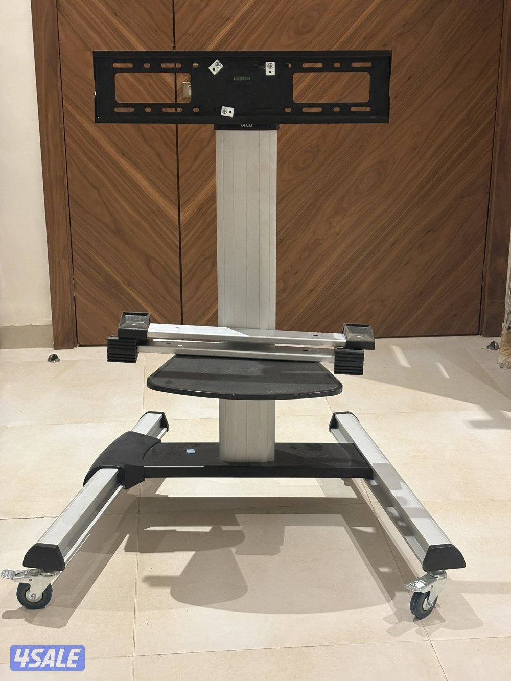 Tv stand for outdoor and indoor حامل التلفزيون المتحرك يصلح داخل و برى0
