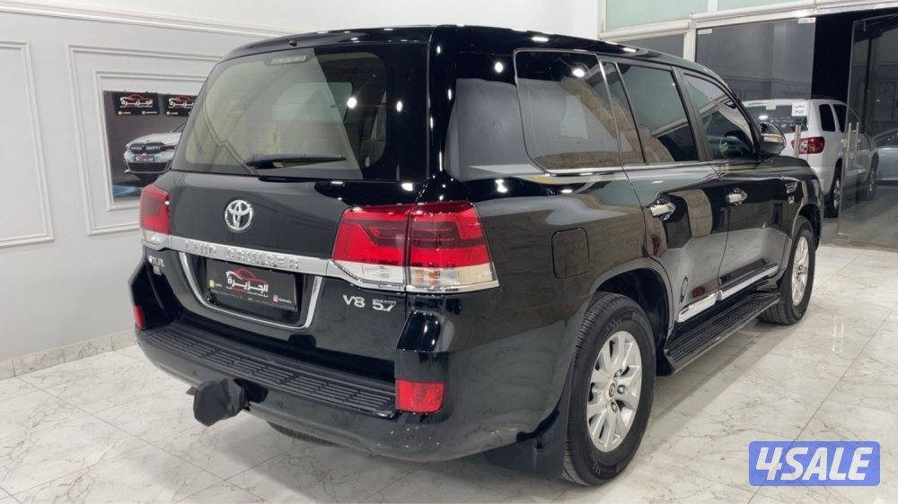 للبيع لاند كروزر VXR 20203