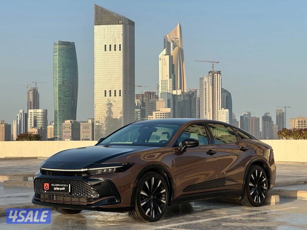 كراونMAJESTA HYBRID موديل2023 عداد20الف وارد الساير تحت الكفاله0