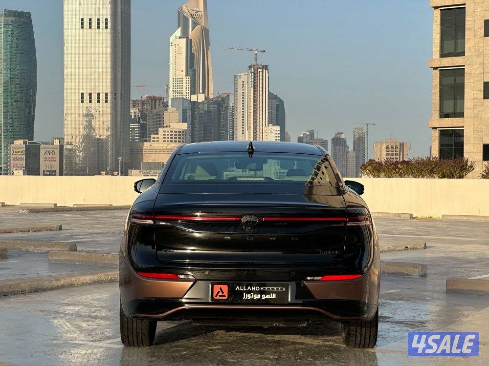 كراونMAJESTA HYBRID موديل2023 عداد20الف وارد الساير تحت الكفاله3