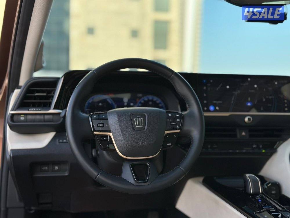 كراونMAJESTA HYBRID موديل2023 عداد20الف وارد الساير تحت الكفاله7
