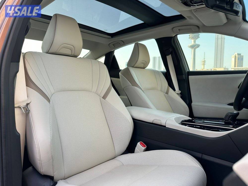 كراونMAJESTA HYBRID موديل2023 عداد20الف وارد الساير تحت الكفاله9