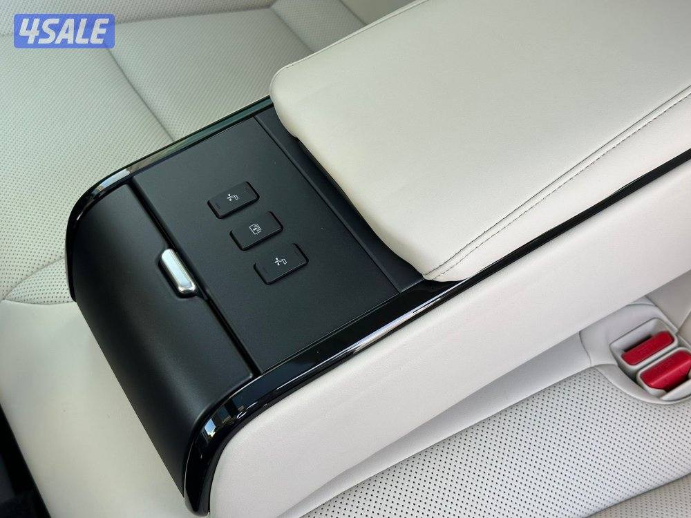 كراونMAJESTA HYBRID موديل2023 عداد20الف وارد الساير تحت الكفاله11