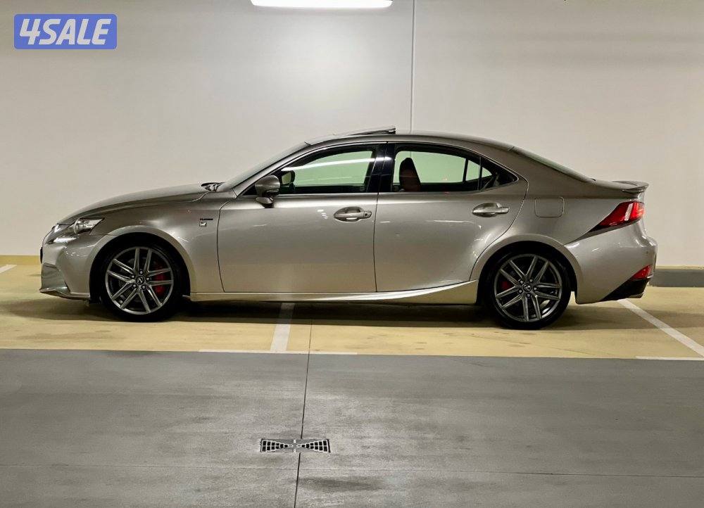 للبيع لكزس is350 F سبورت بحالة الوكاله3