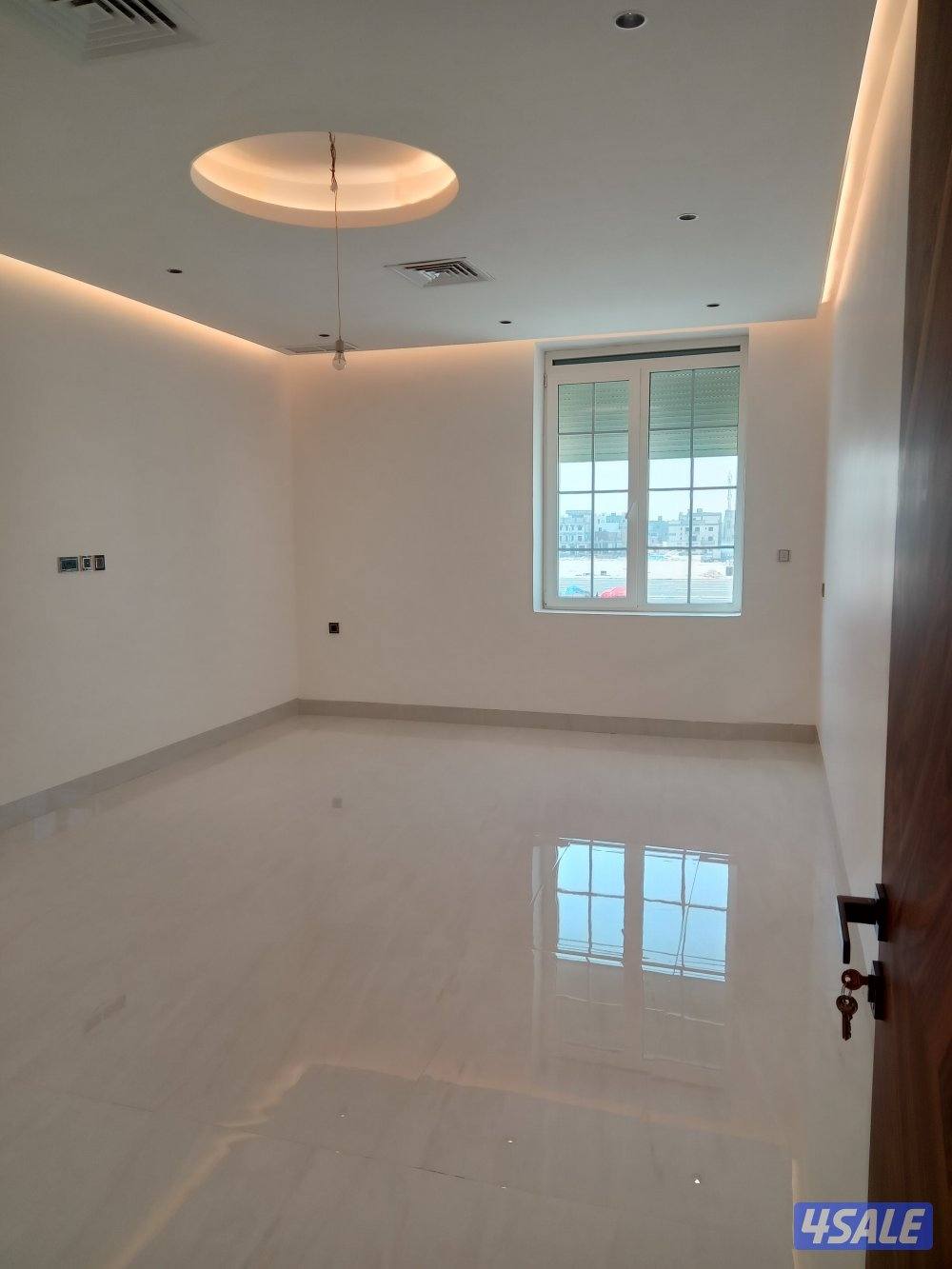 ثلاث شقق بنفس البيت0