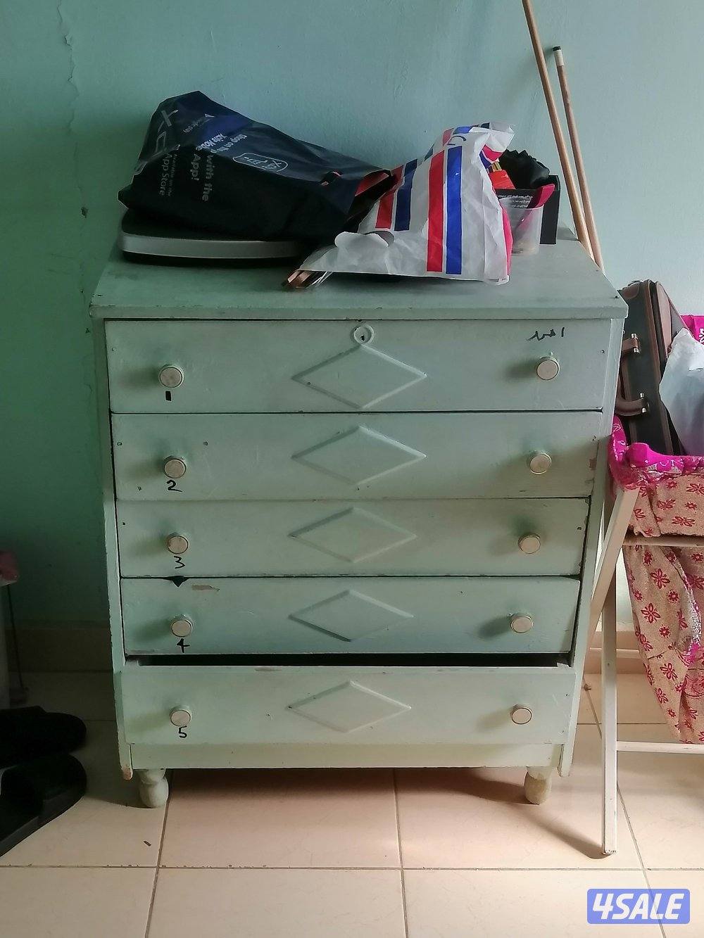 للبيع كبت ٢ونص متر3