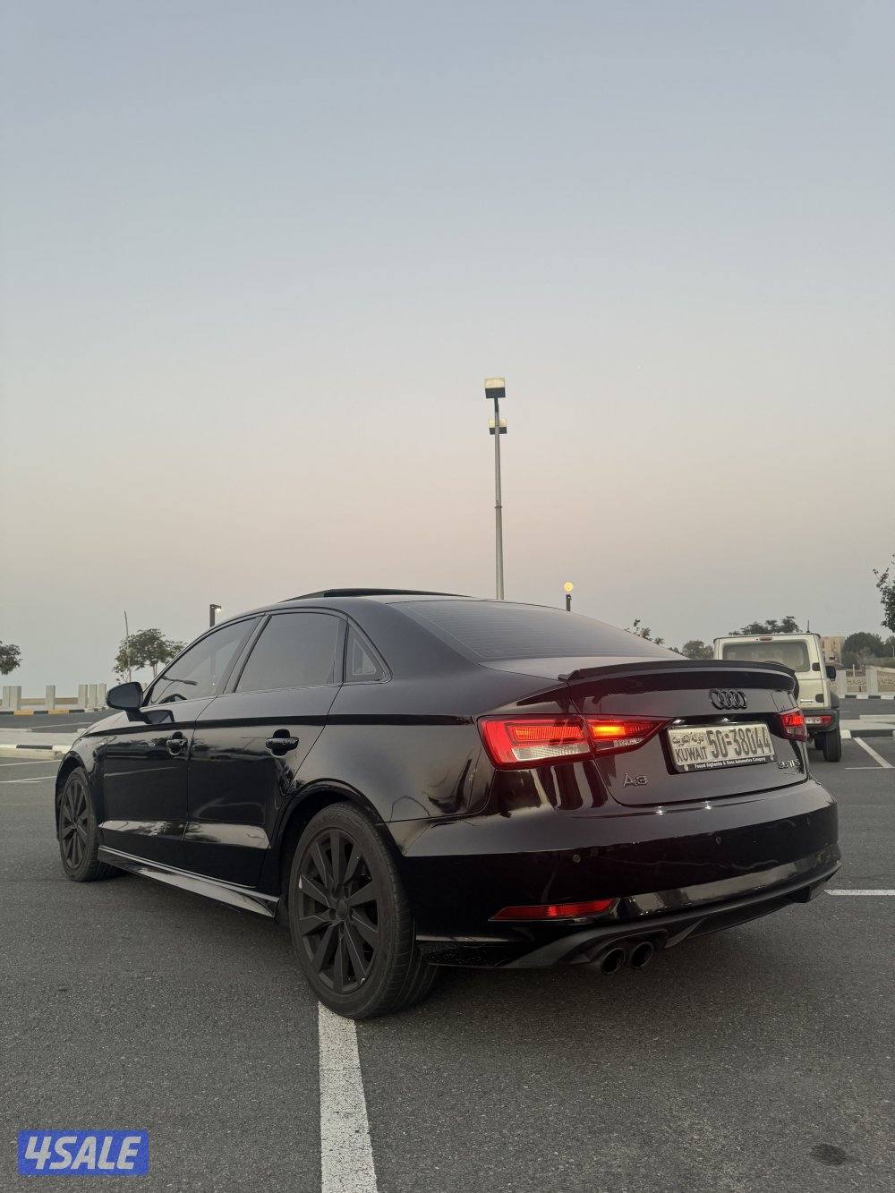 اودي A3 2018 مواصفات S line فل ابشن. ماشية 256 الف. السيارة نضيفه جدا.3