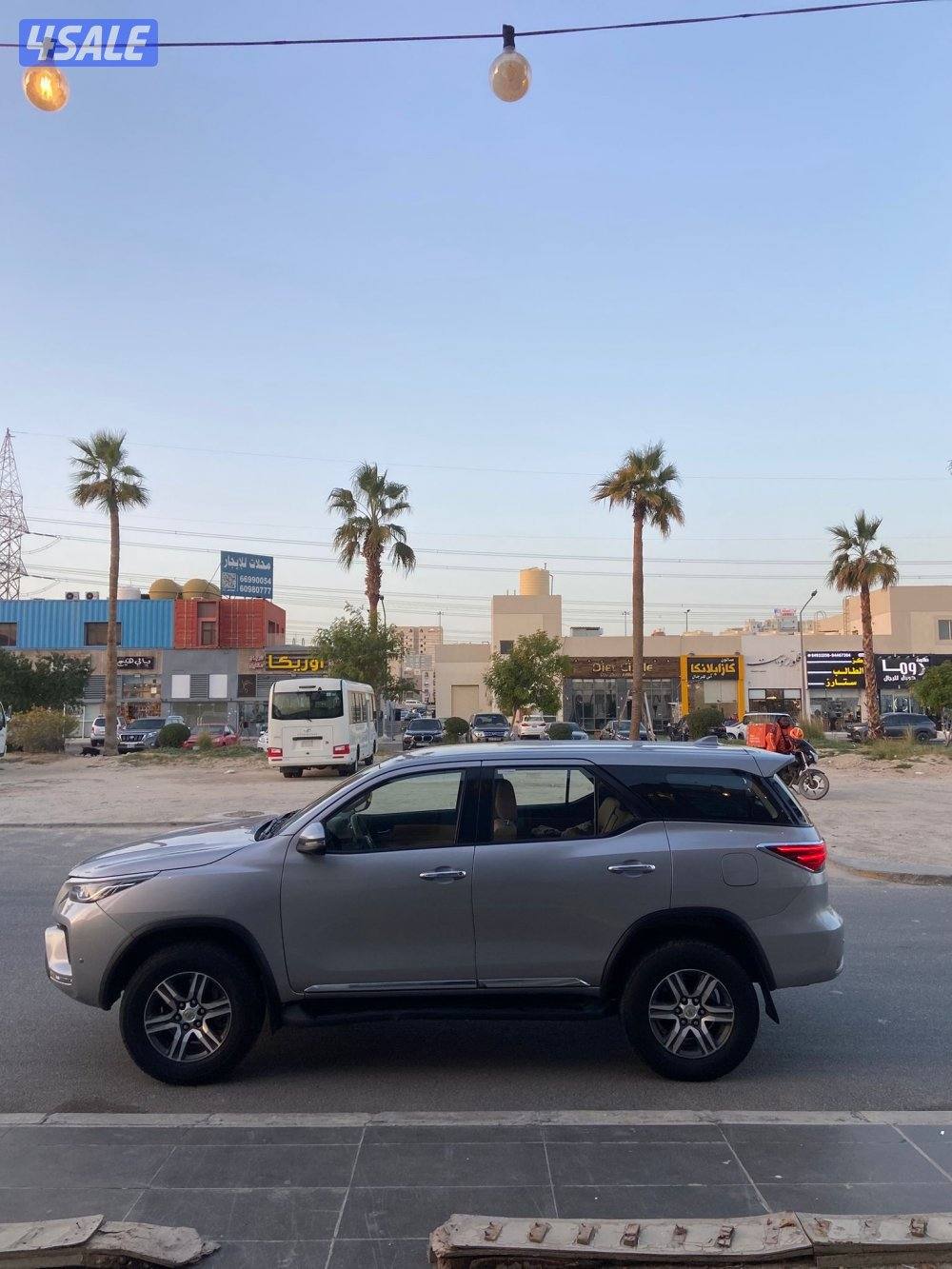 للبيع فورنتر موديل 20220