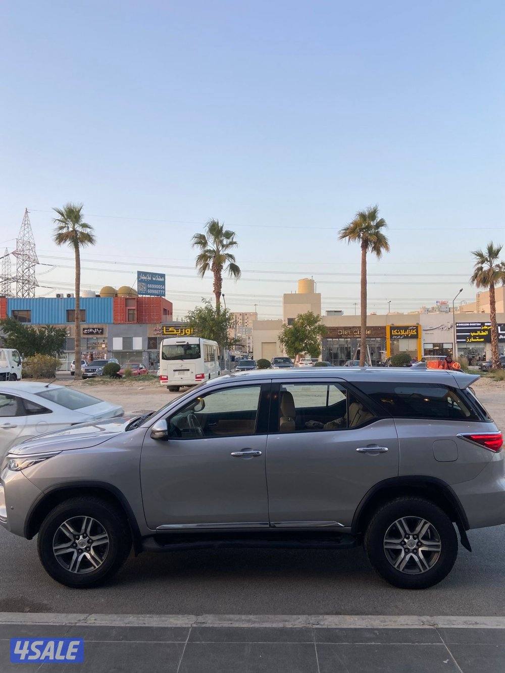 للبيع فورنتر موديل 20222