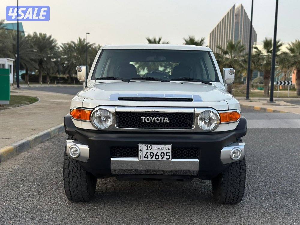 للبيع تويوتا FJ موديل ٢٠٢١ صبغ الوكالة عداد ٩٨ الف1