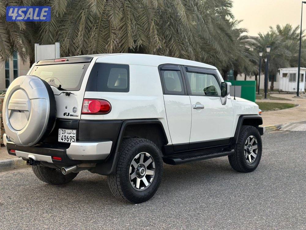 للبيع تويوتا FJ موديل ٢٠٢١ صبغ الوكالة عداد ٩٨ الف3