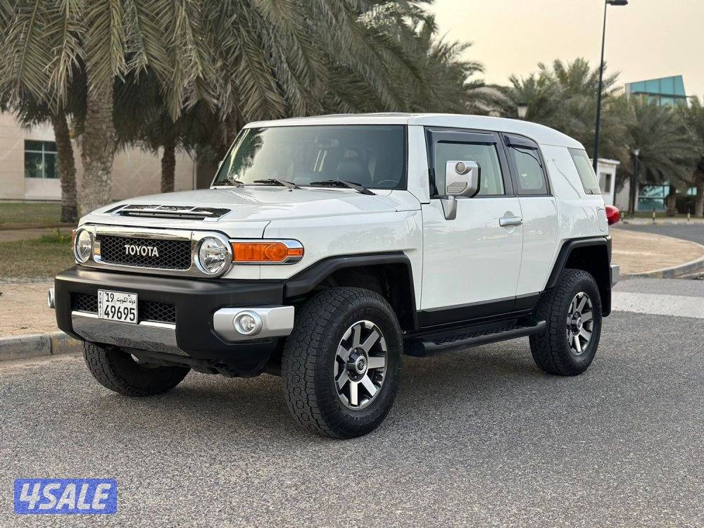 للبيع تويوتا FJ موديل ٢٠٢١ صبغ الوكالة عداد ٩٨ الف2