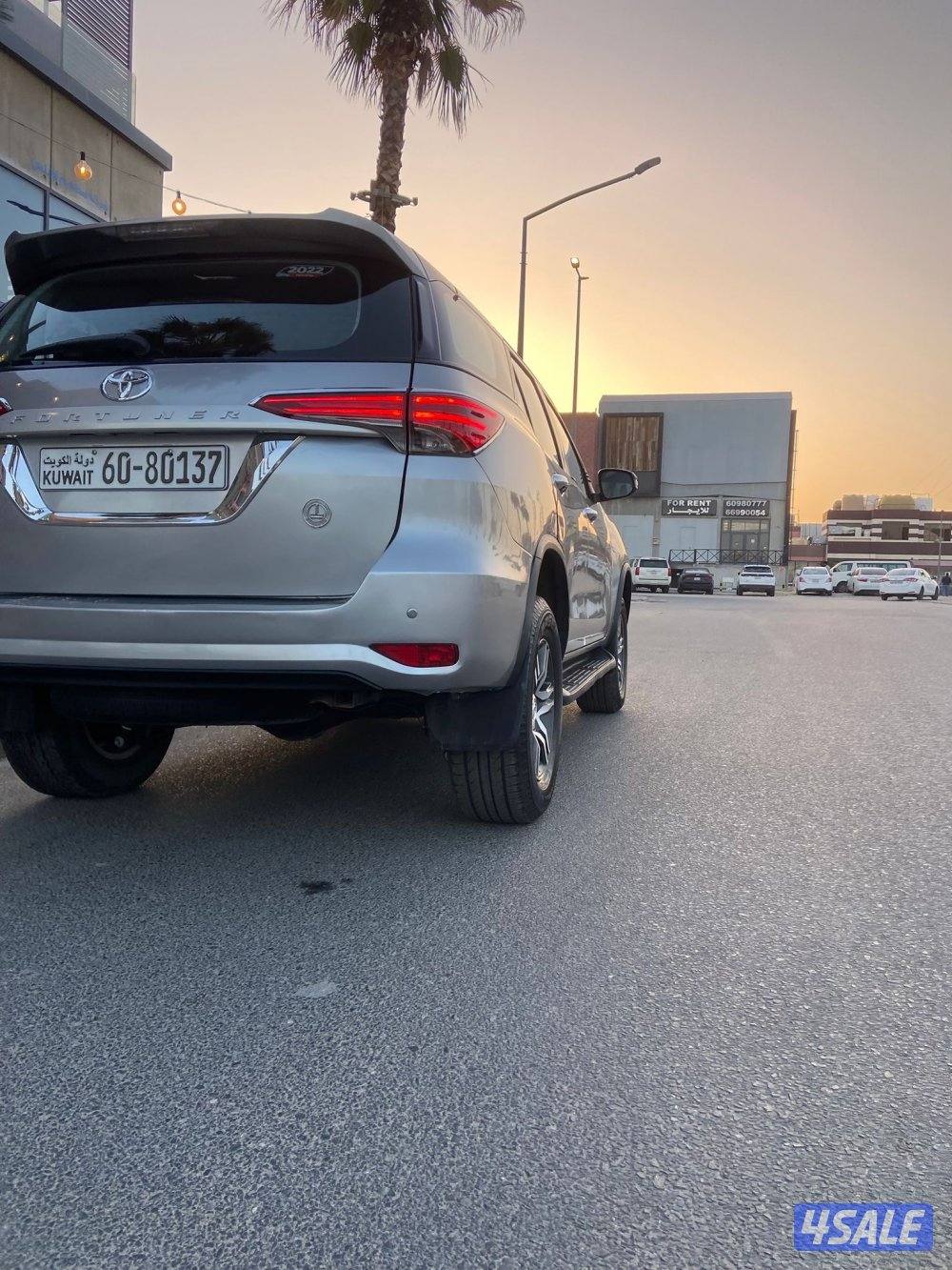 للبيع فورنتر موديل 20225