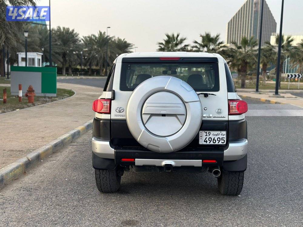 للبيع تويوتا FJ موديل ٢٠٢١ صبغ الوكالة عداد ٩٨ الف4