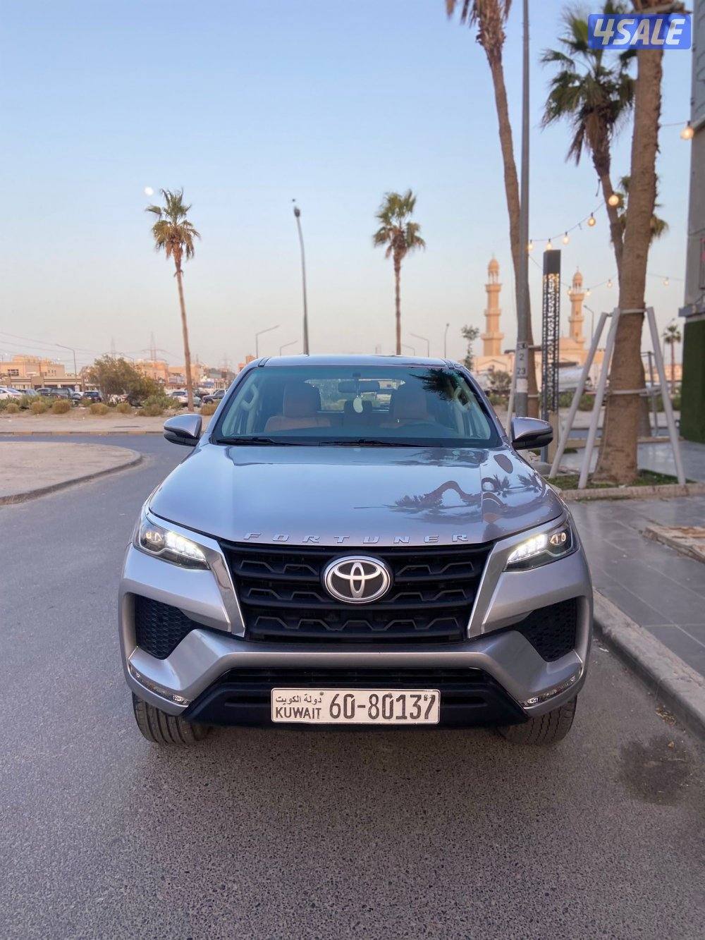 للبيع فورنتر موديل 202210