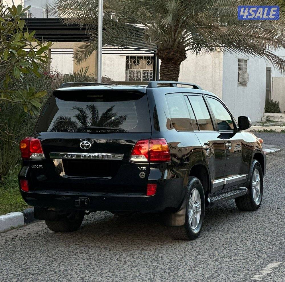 لاندكروزر موديل 2014 عداد 280 الساير وكالة الكويت3