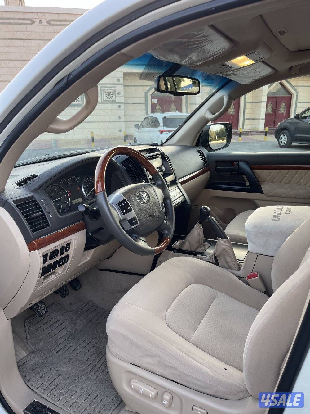 لاندكروزر 20145