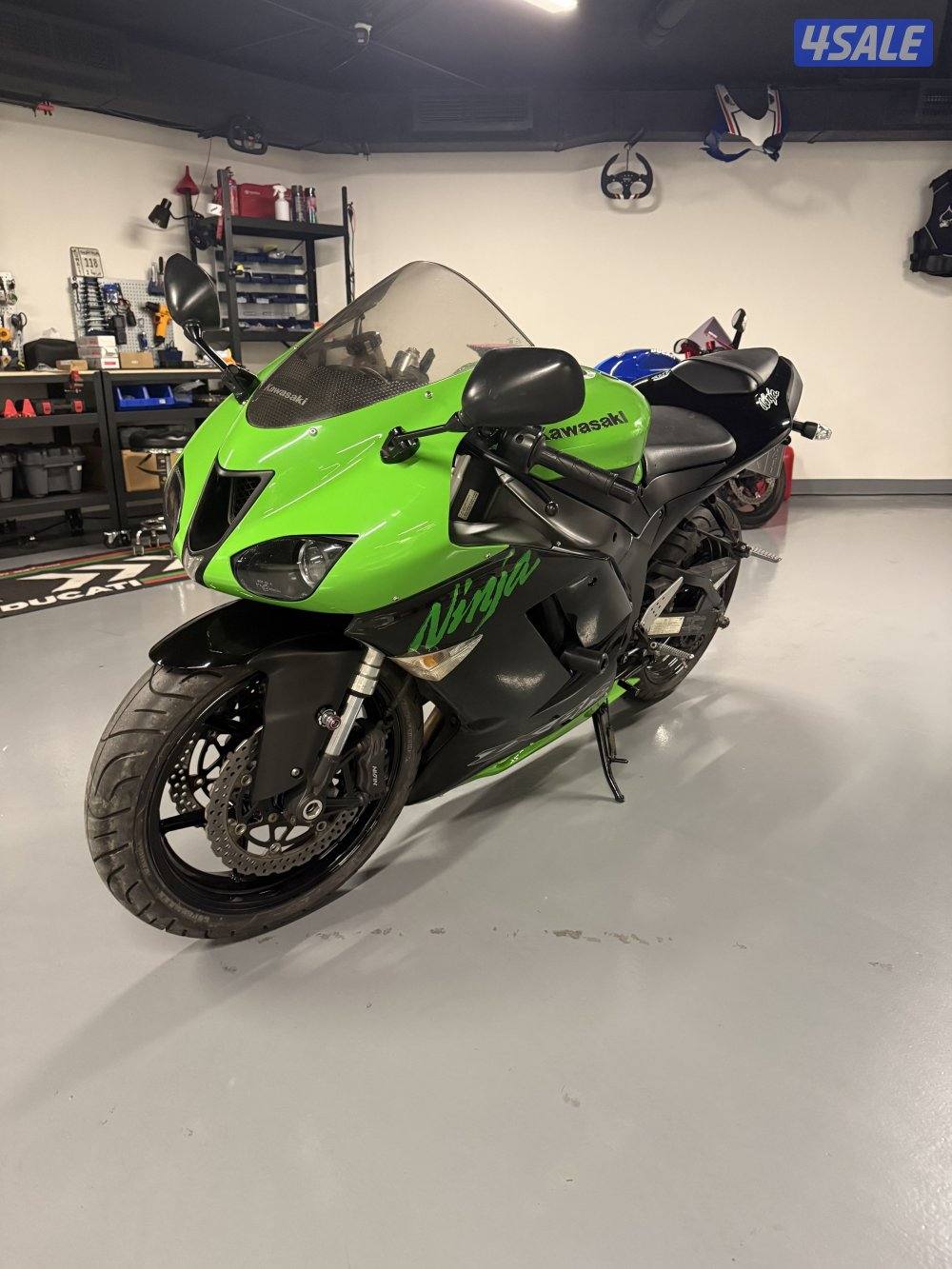 Kawasaki Ninja 600 cc 2009 super clean 14,100 KM5
