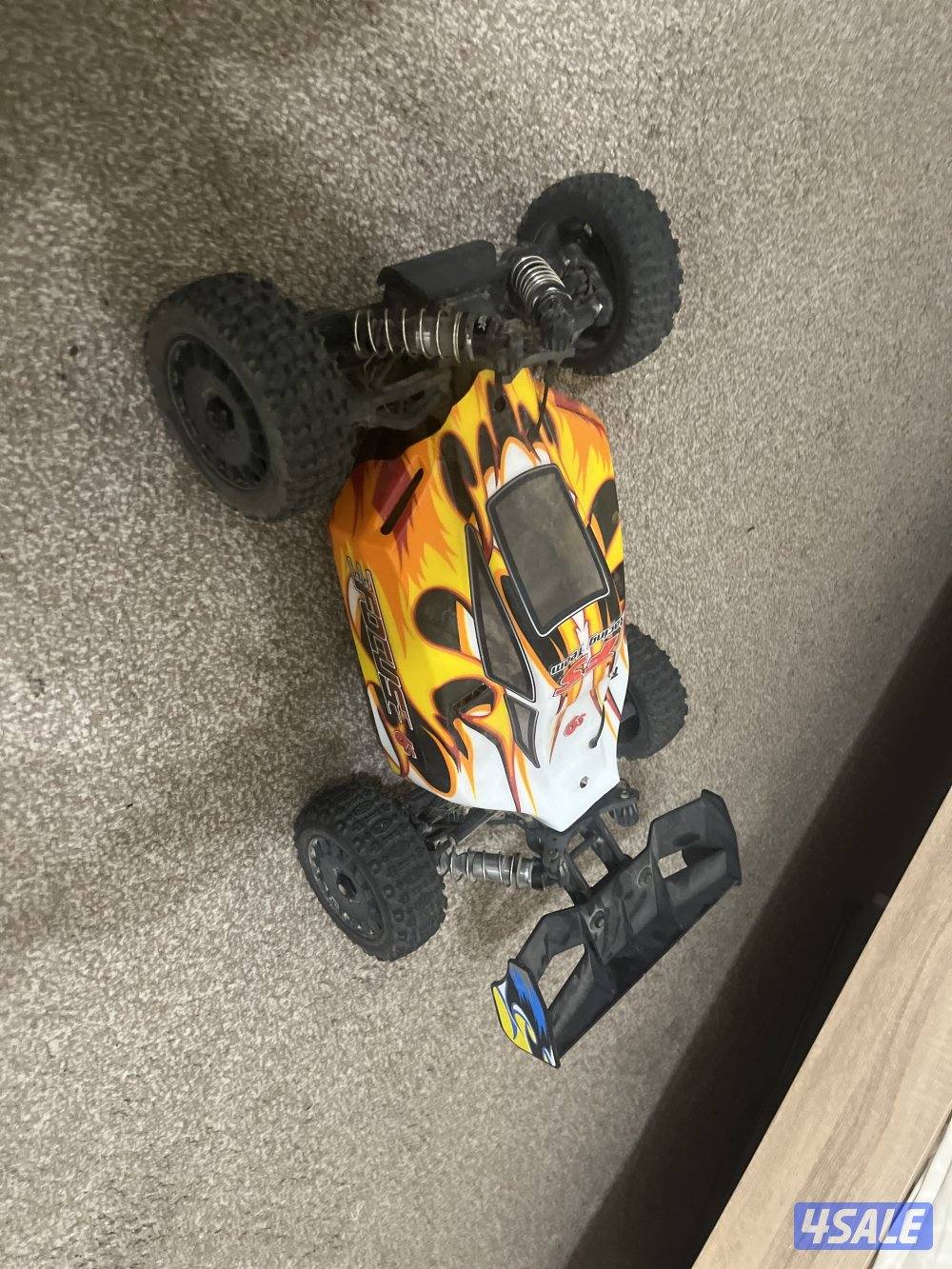 It’s a car that goes very fast 100mph1