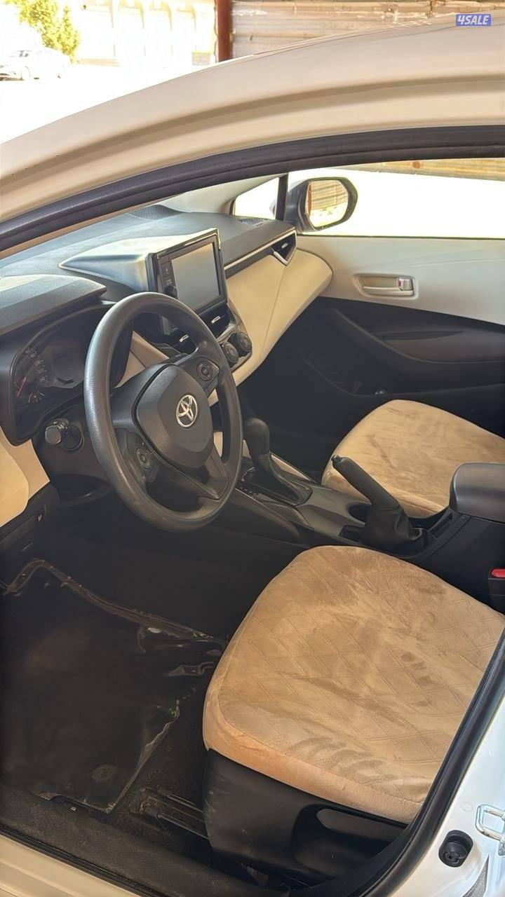 للبيع كورولا ٢٠٢٢ صبغ الوكالة فيها دعمة موضحة بالصور4