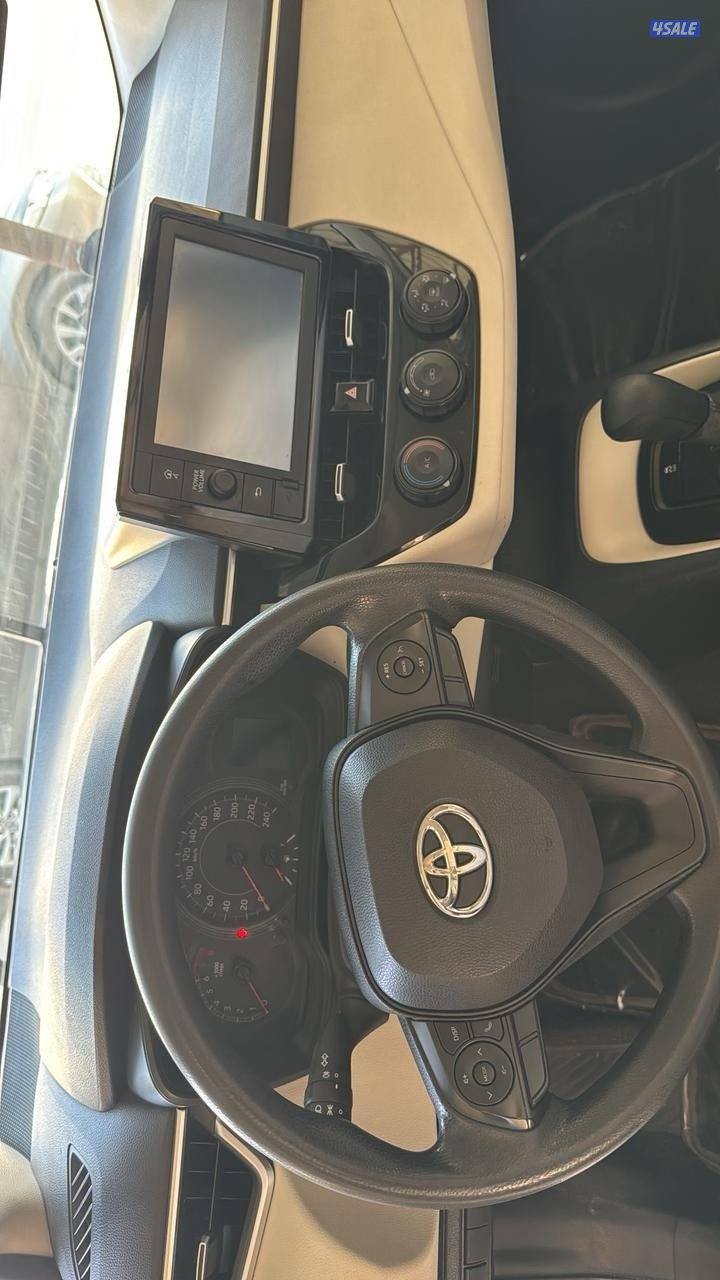 للبيع كورولا ٢٠٢٢ صبغ الوكالة فيها دعمة موضحة بالصور5