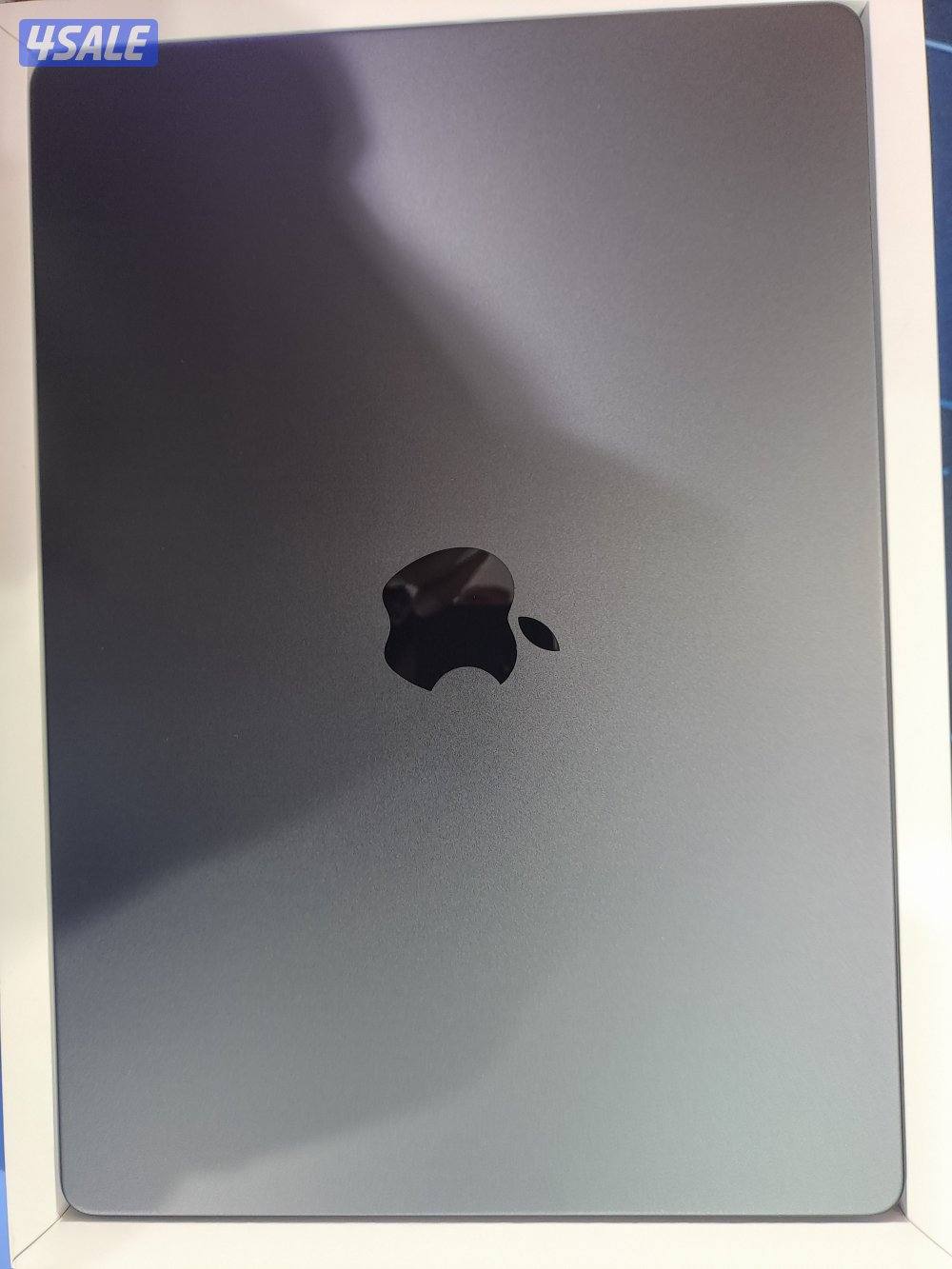 MacBook Pro M5 16gb ram 512 ssd.. 2 charging cycle 100% health1