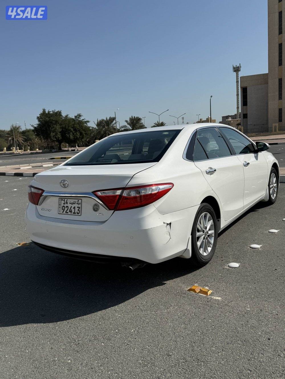 للبيع كامري 2016 ماشيه 98 الف فيها ثلاث قطع تجميلي والباقي صبغ وكاله2