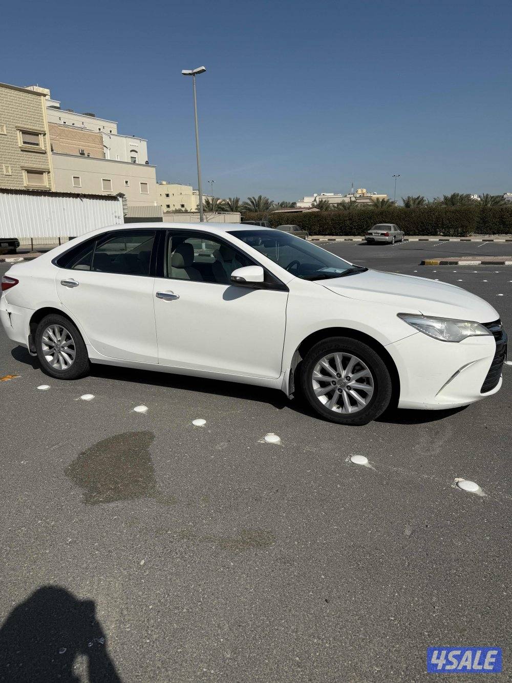 للبيع كامري 2016 ماشيه 98 الف فيها ثلاث قطع تجميلي والباقي صبغ وكاله4