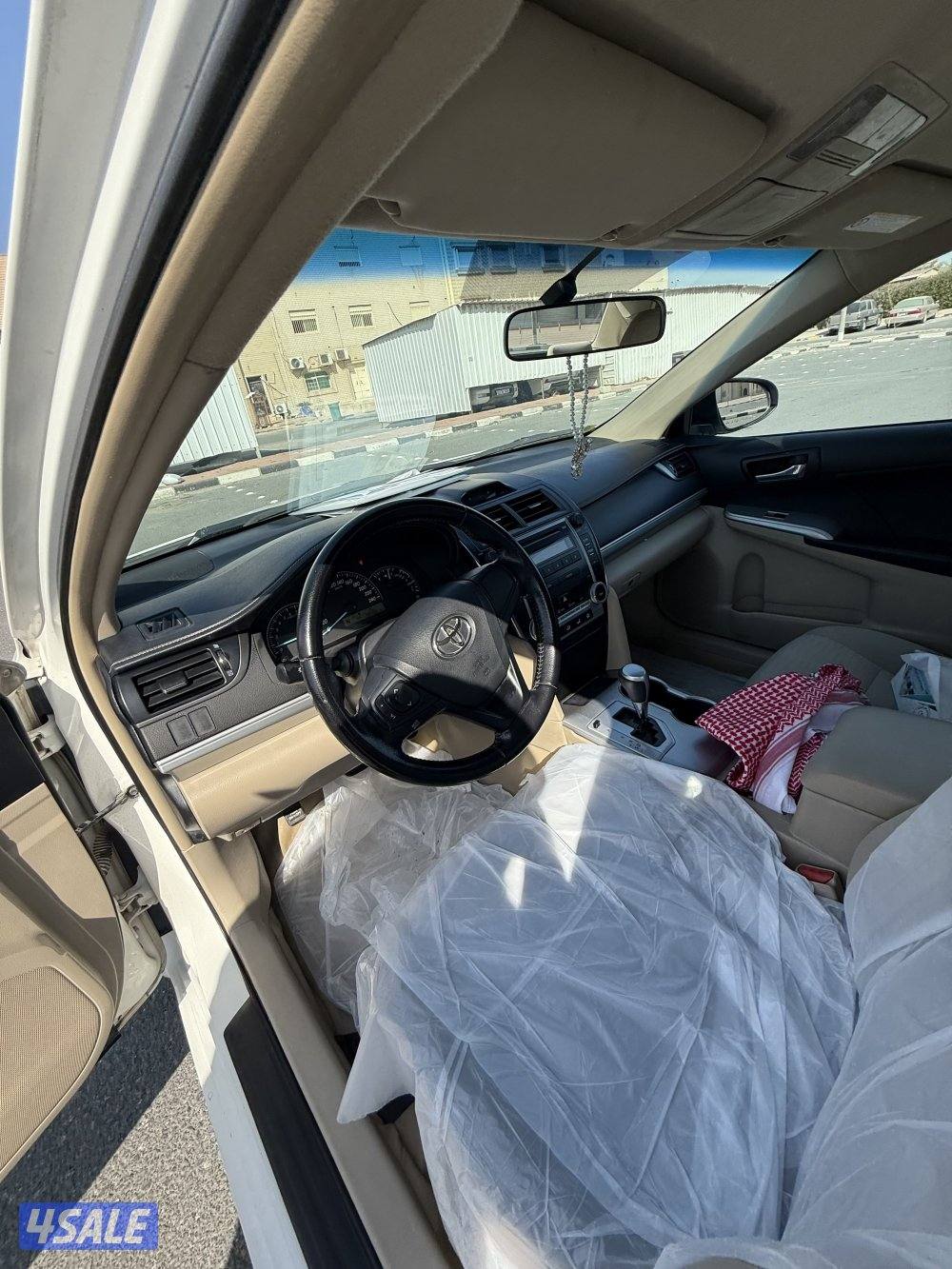 للبيع كامري 2016 ماشيه 98 الف فيها ثلاث قطع تجميلي والباقي صبغ وكاله5