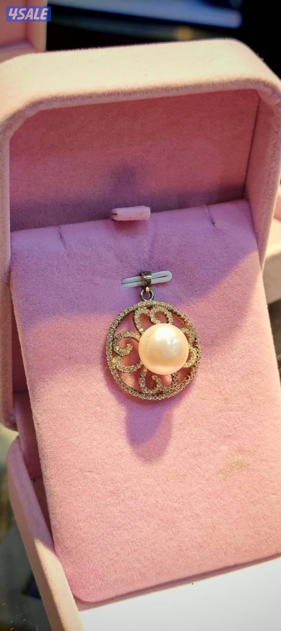 عقود لؤلؤ مميزة ، مع اكسسوارت، او احجار طبيعية.9