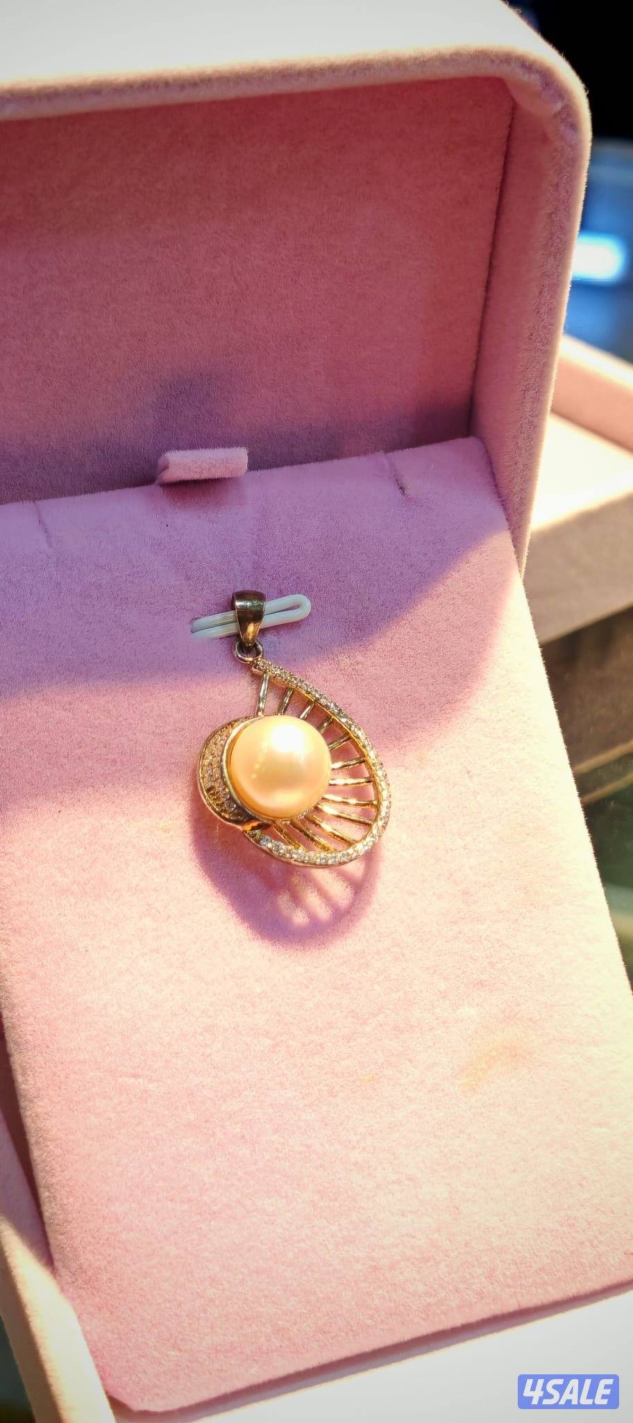 عقود لؤلؤ مميزة ، مع اكسسوارت، او احجار طبيعية.10