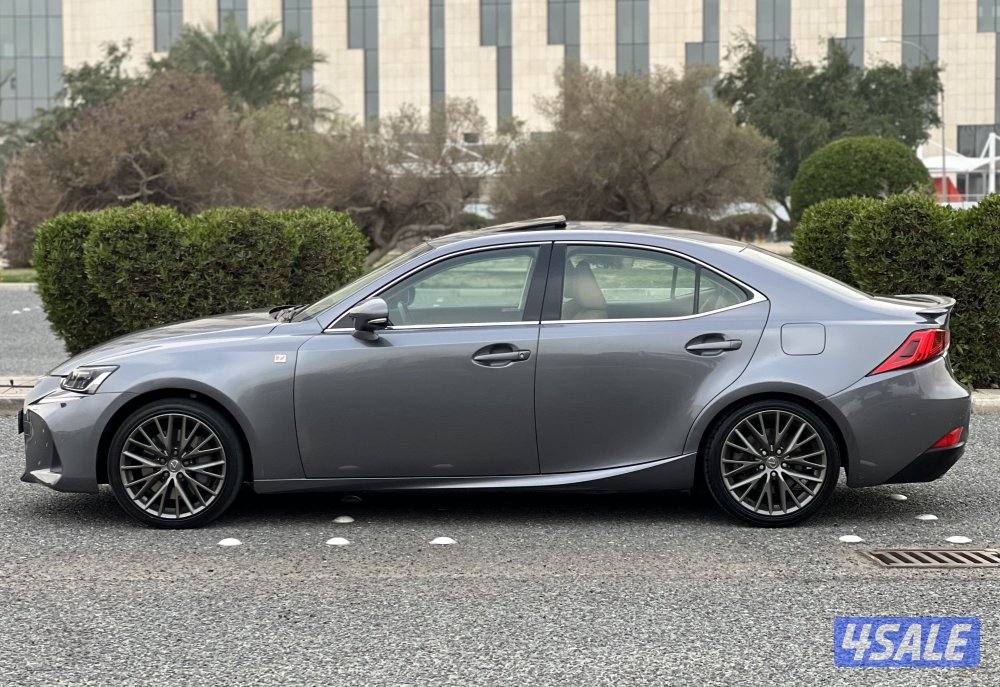 لكزس is200 موديل 2017 فئه تيربو كامل المواصفات شرط الفحص1