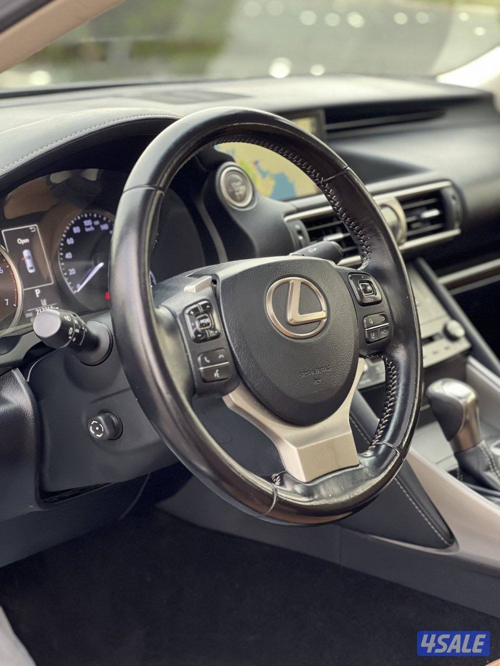 لكزس is200 موديل 2017 فئه تيربو كامل المواصفات شرط الفحص3