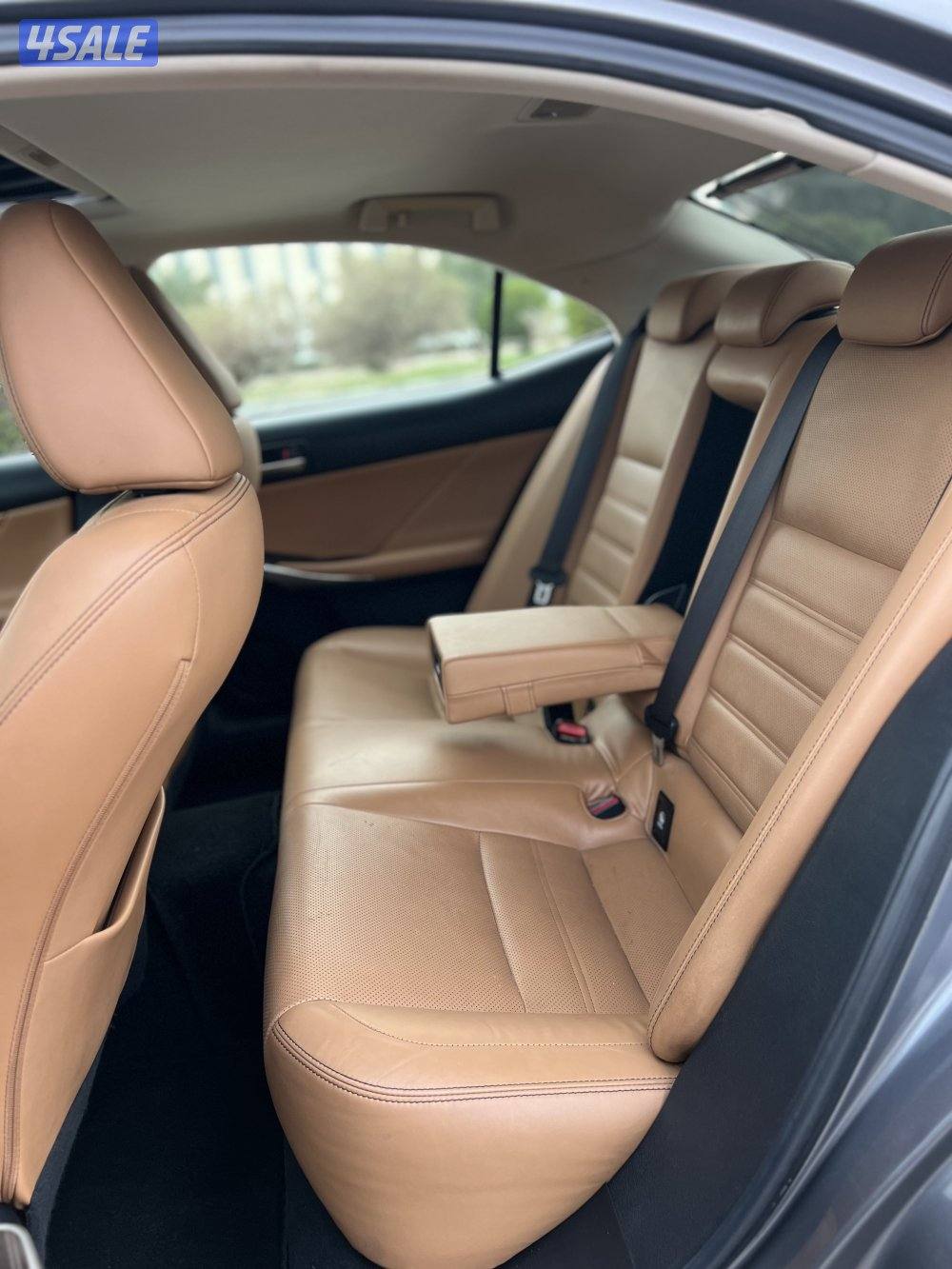 لكزس is200 موديل 2017 فئه تيربو كامل المواصفات شرط الفحص7