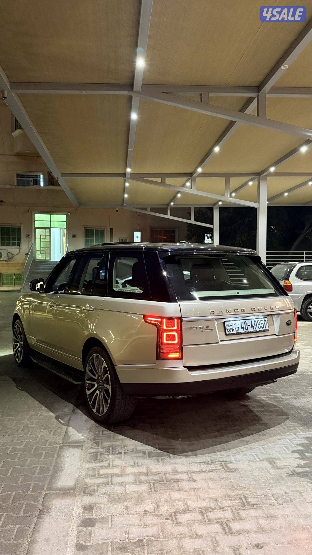 للبيع رنج روفر فوج اوتوبيوغرافي SE موديل 2013 بحالة الوكاله3