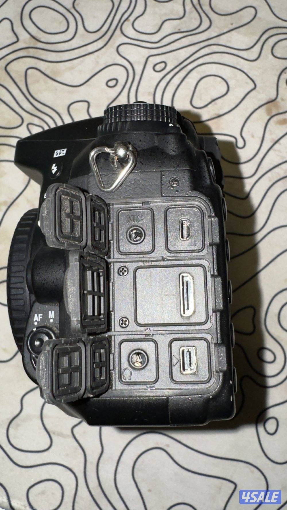 كاميرا نيكون D7100 بحاله جيده استخدام خفيف مع عدسه ٧٠-٢٠٠ f2.80