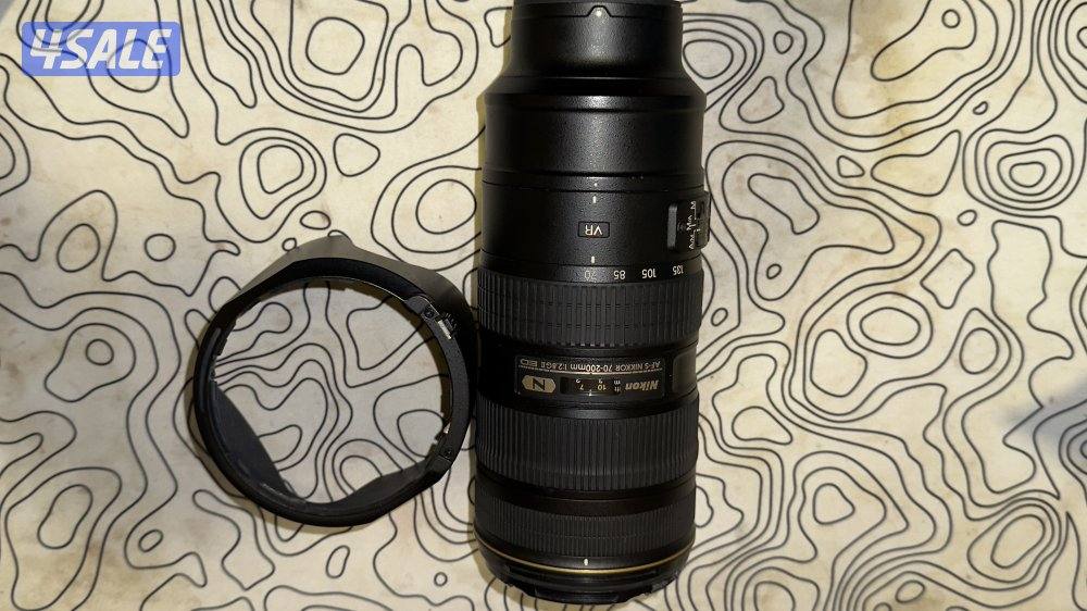 كاميرا نيكون D7100 بحاله جيده استخدام خفيف مع عدسه ٧٠-٢٠٠ f2.82