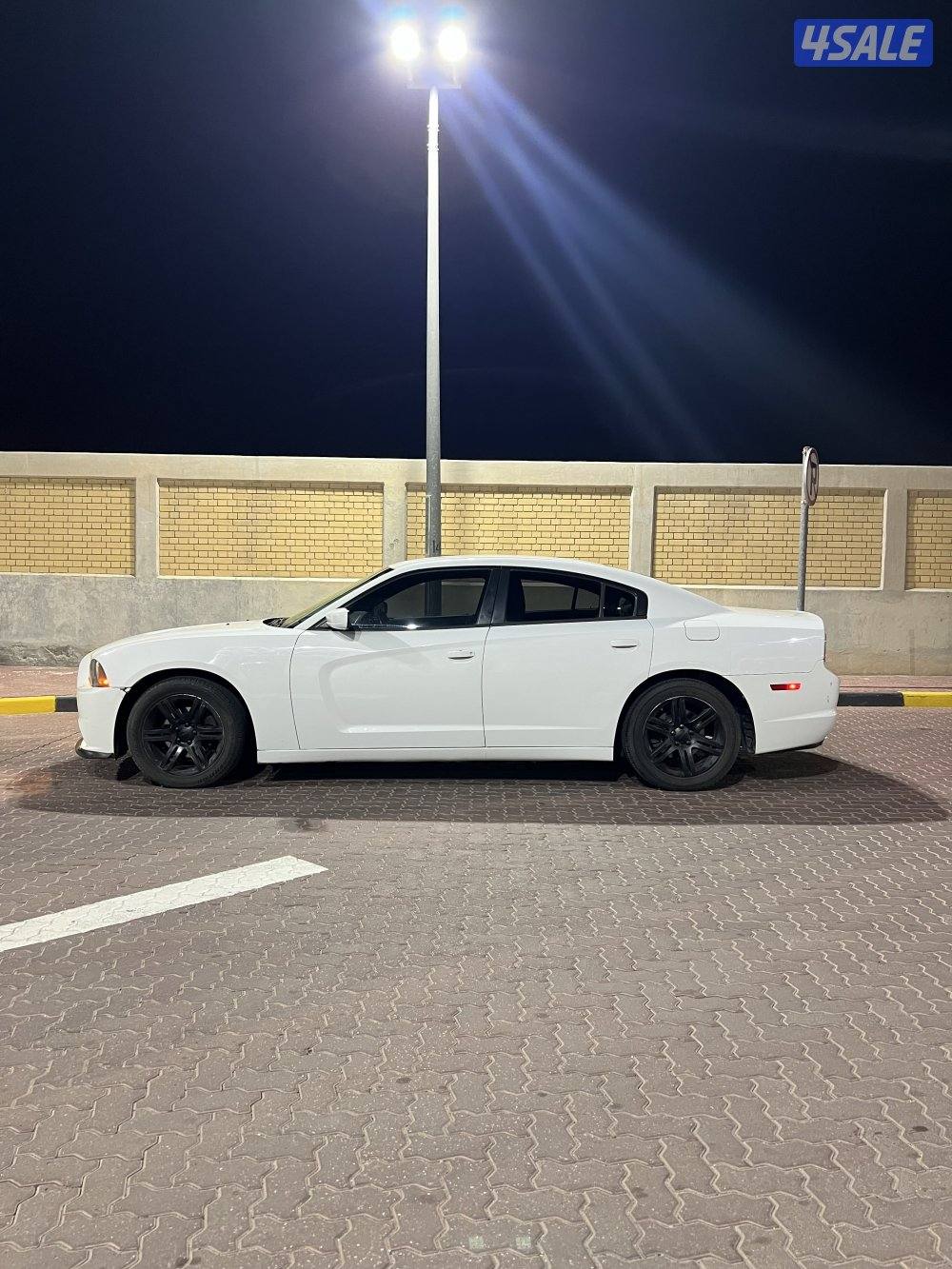 دوج شارجر 2014 ماشي 203 صبغ وكاة 6 سلندر بحالة ممتازة جدا شرط الفحص6