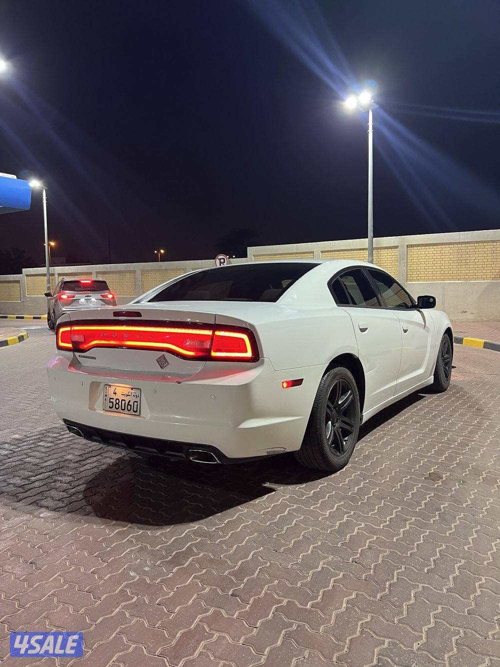 دوج شارجر 2014 ماشي 203 صبغ وكاة 6 سلندر بحالة ممتازة جدا شرط الفحص7